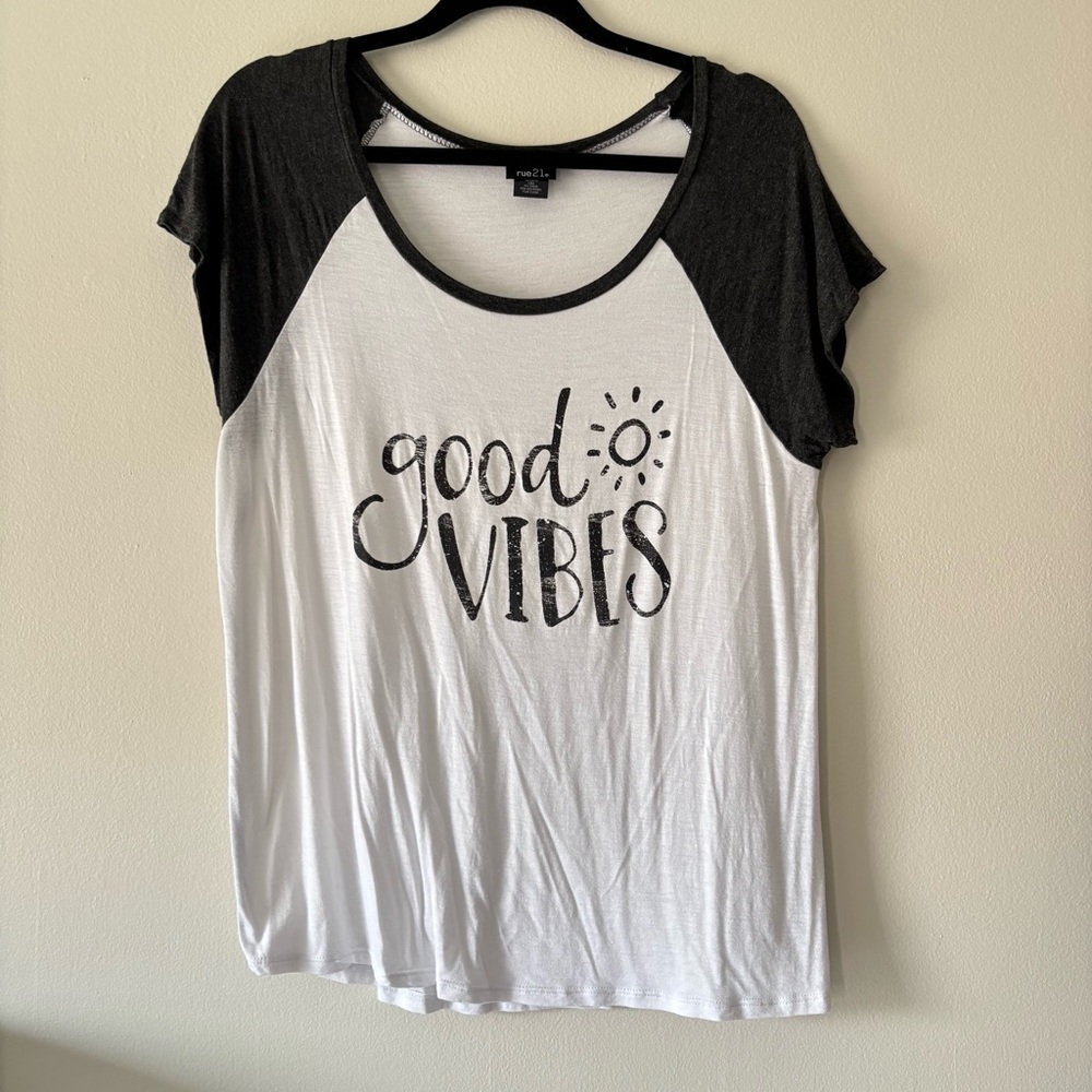 Rue21 Short Sleeve Graphic Tee